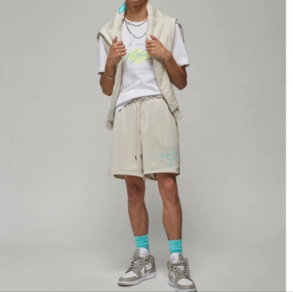 Mens Nike Jordan Essentials Biege Tan Shorts NWT - Picture 2 of 9